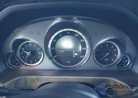 2011 Mercedes-Benz E 350 4Matic z USA, uszkodzony, nr VIN WDDHF8HB0BA432788